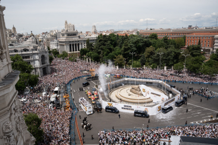 LA LIGA: LA PLAZA DE CIBELES ACOGE A MILES DE PERSONAS PARA CELEBRAR LA 36º LIGA DEL REAL MADRID
