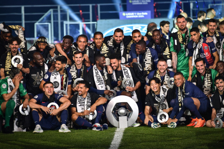 KYLIAN MBAPPE CELEBRA EL TITULO DE LIGA CON EL PSG Y SE DESPIDE A LO GRANDE DE SU ETAPA EN EL EQUIPO PARISINO