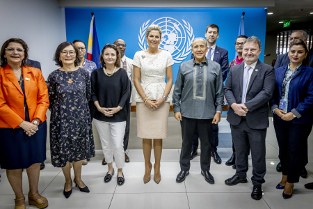 LA REINA MÁXIMA DE HOLANDA VISITA A GUSTAVO GONZÁLEZ, COORDINADOR DE LA ONU EN FILIPINAS