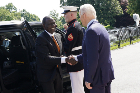 JOE BIDEN RECIBE AL PRESIDENTE DE KENIA EN LA CASA BLANCA