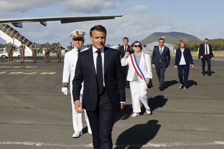 EMMANUEL MACRON VISITA NUEVA CALEDONIA