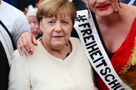 ANGELA MERKEL ASISTE AL 75 ANIVERSARIO DE LA CONSTITUCIÓN EN BERLÍN