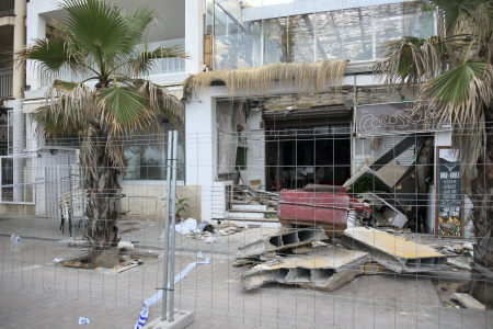 NUEVAS IMAGENES DEL DERRUMBE DE UN EDIFICIO EN LA PLAYA DE LA PALMA