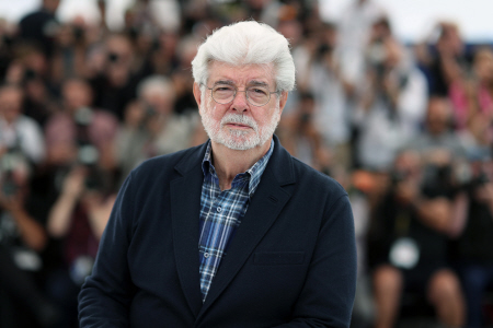 GEORGE LUCAS POSA EN CANNES DONDE RECIBIRA LA PALMA DE ORO