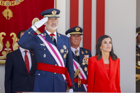 LOS REYES FELIPE Y LETIZIA PRESIDEN EL DIA DE LAS FUERZAS ARMADAS