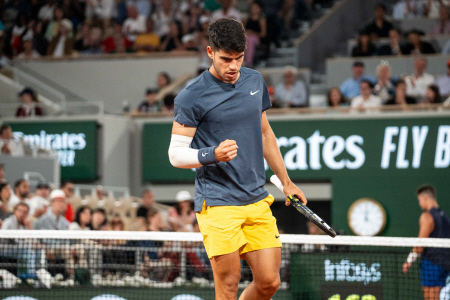 TENIS: CARLOS ALCARAZ DEBUTA CON VICTORIA EN ROLAND GARROS