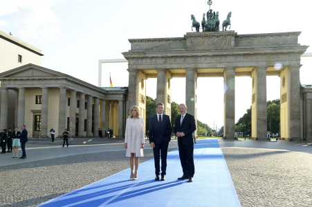 EMMANUEL Y BRIGITTE MACRON LLEGAN A BERLIN DURANTE SU VIAJE DE ESTADO A ALEMANIA