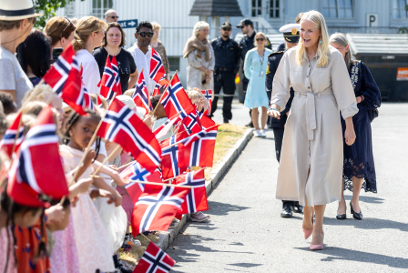 LA PRINCESA METTE MARIT EN LA INAUGURACION DE UNAS JORNADAS CULTURALES