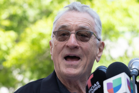 EL ACTOR ROBERT DE NIRO Y LOS HIJOS DE DONALD TRUMP SE DIRIGEN A LOS MEDIOS TRAS UNA NUEVA JORNADA DEL JUICIO CONTRA DONALD TRUMP