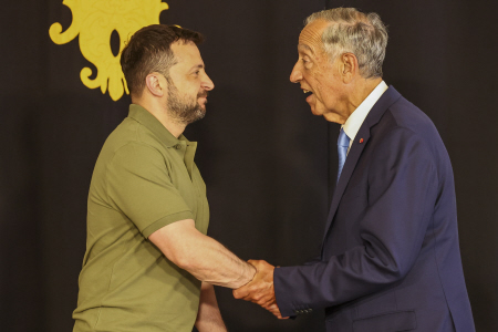 EL PRESIDENTE DE ZELENSKY JUNTO A REBELIO SOUSA EN LISBOA