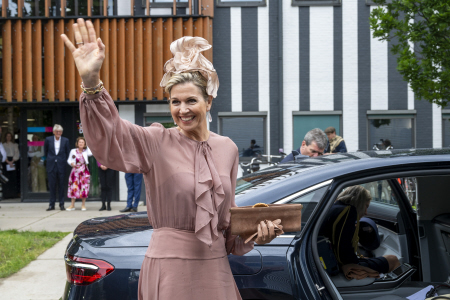 LA REINA MAXIMA DE HOLANDA Y SU GRAN TOCADO 