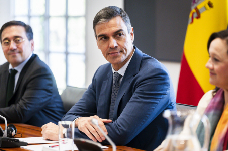 EL PRESIDENTE PEDRO SÁNCHEZ MANTIENE UNA REUNIÓN CON MINISTROS DE PAÍSES ÁRABES EN EL PALACIO DE LA MONCLOA